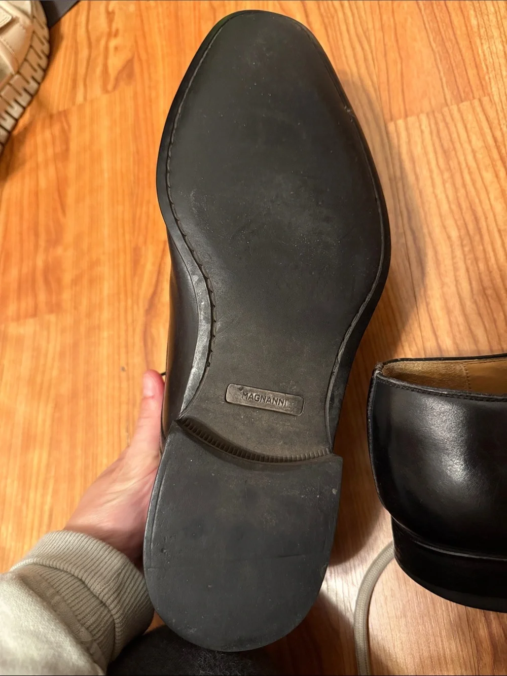 Magnanni sleek black